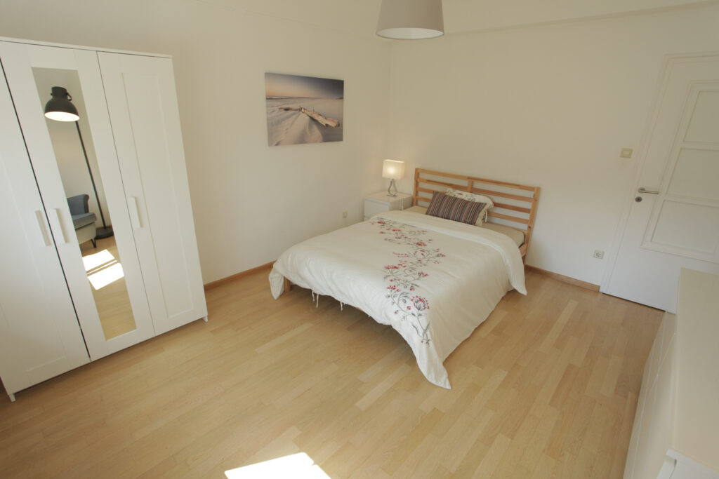 Furnished double bedroom (B) – super central | Limpersberg, 107, av de la Faiencerie-1