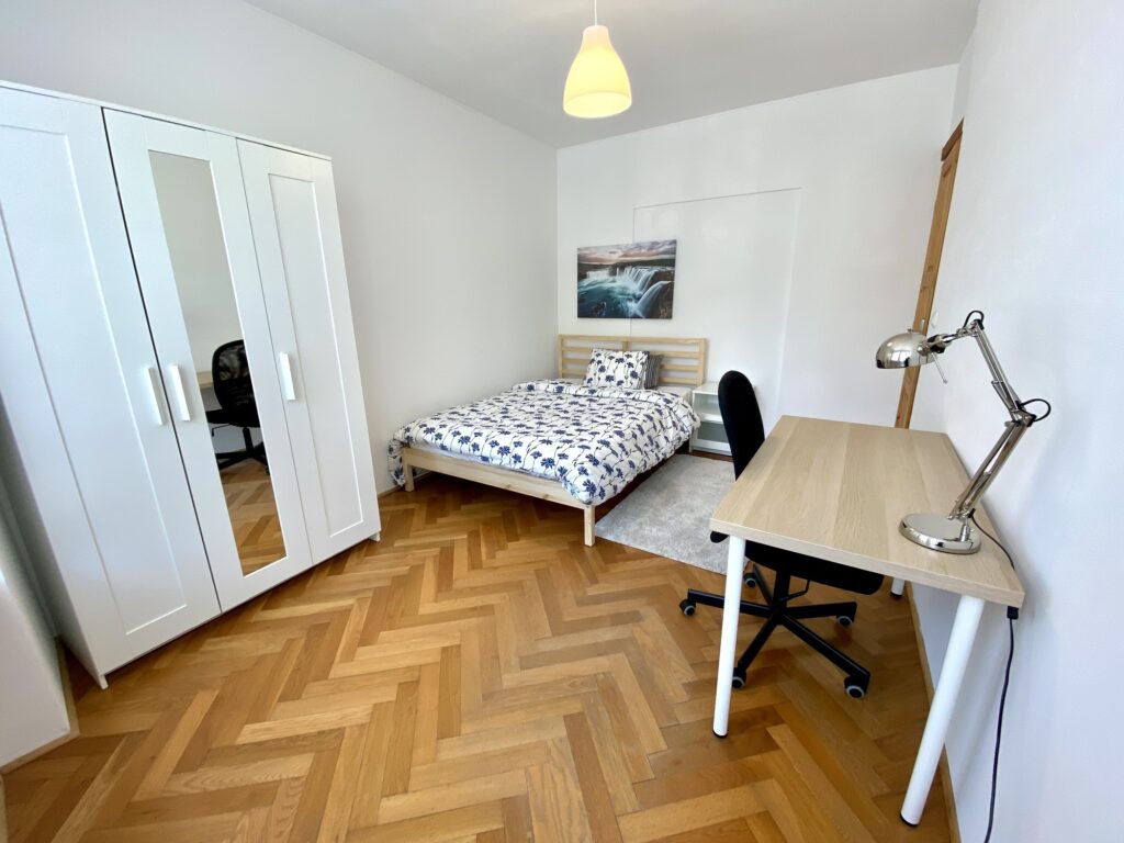 Chambre double meublée (B) – maison spacieuse | Neudorf, 368 rue de Neudorf-1