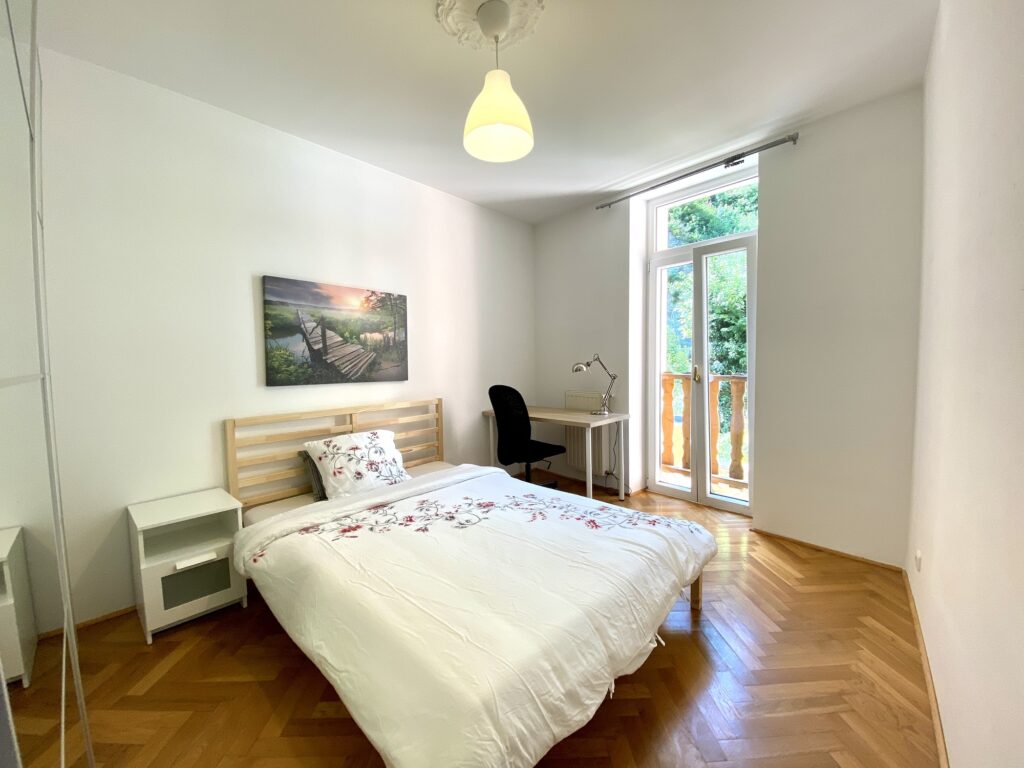 Chambre double meublée (C) – maison spacieuse | Neudorf, 368 rue de Neudorf -1