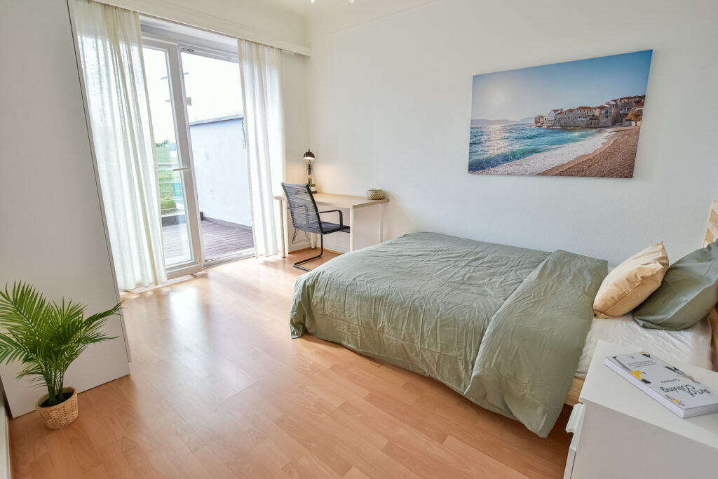 Furnished double bedroom (A) with private terrace | Merl, 29 Rue des Aubépines -1